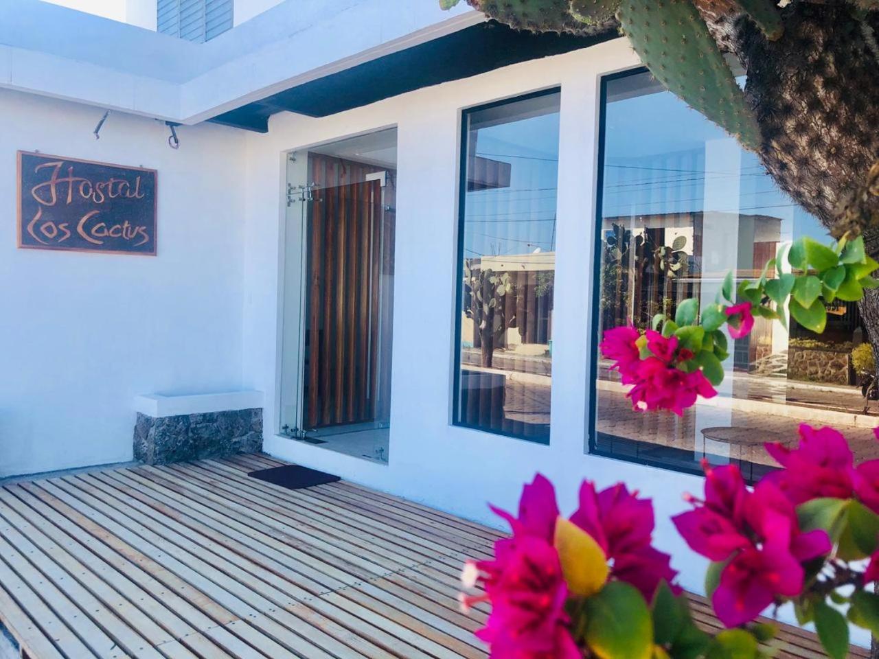 Cactus Hostel Puerto Baquerizo Moreno Buitenkant foto